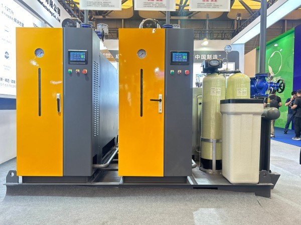 ‌豪华节能烫台与蒸汽发生器‌